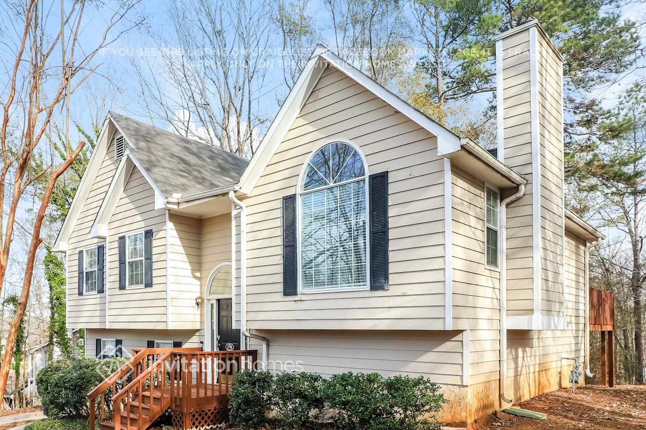 1718 Independence Dr - Photo 4 of 18