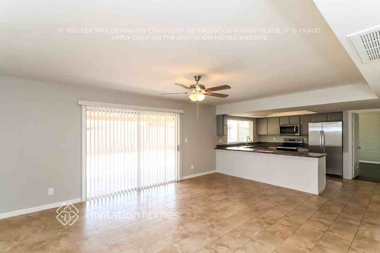 10623 N 49th Ave - Photo 5 of 17