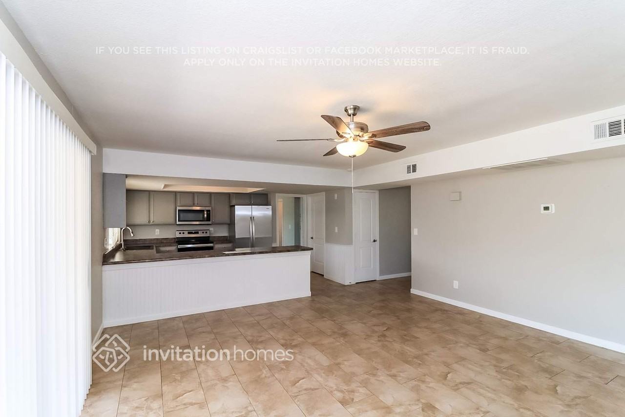 10623 N 49th Ave - Photo 6 of 17