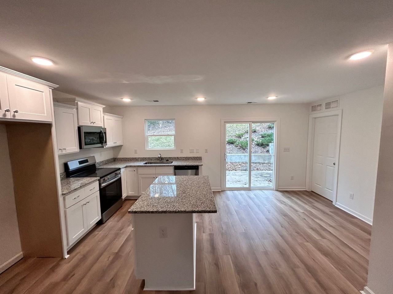 1625 University Park Dr - Photo 2 of 12