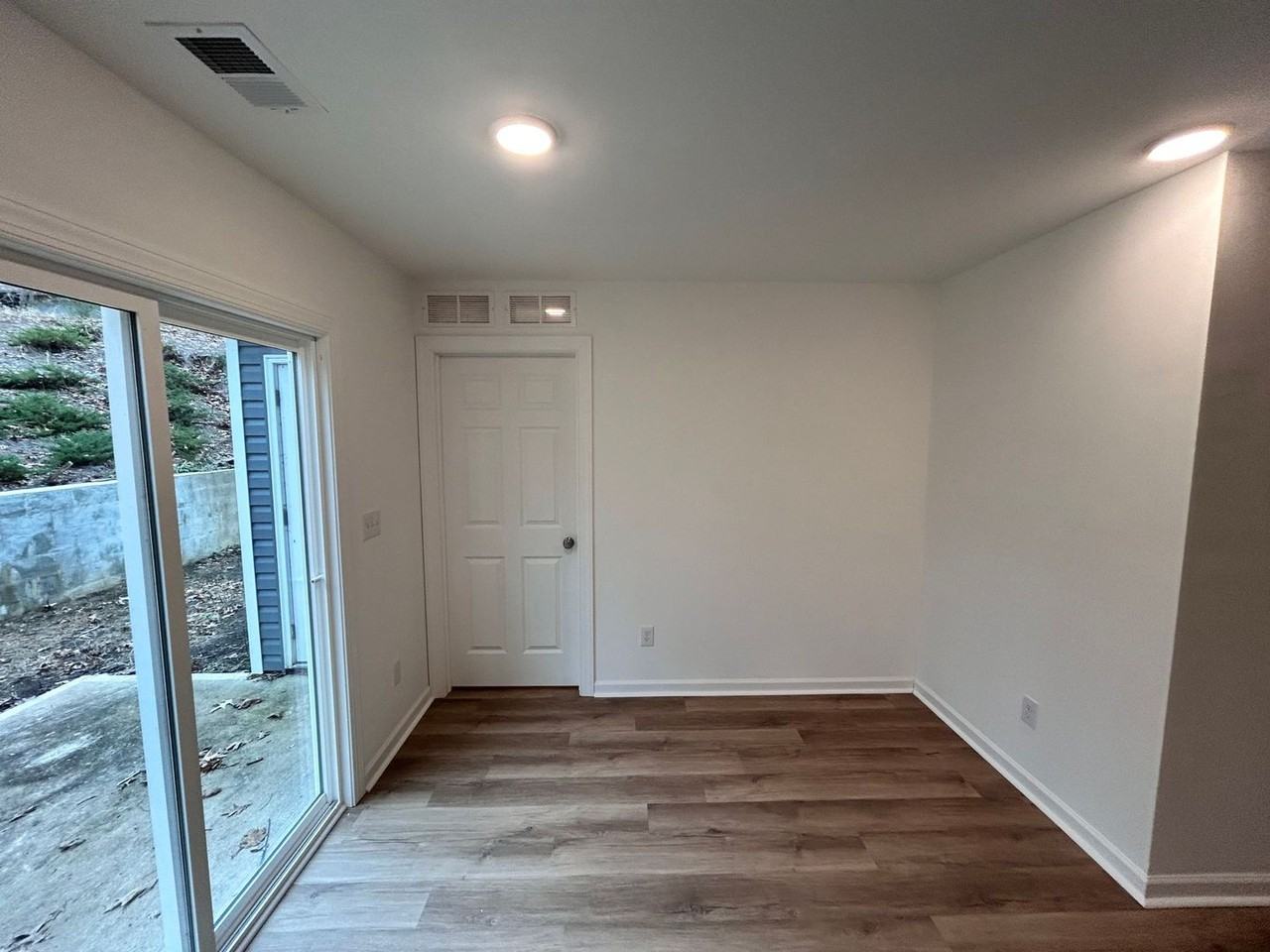 1625 University Park Dr - Photo 4 of 12