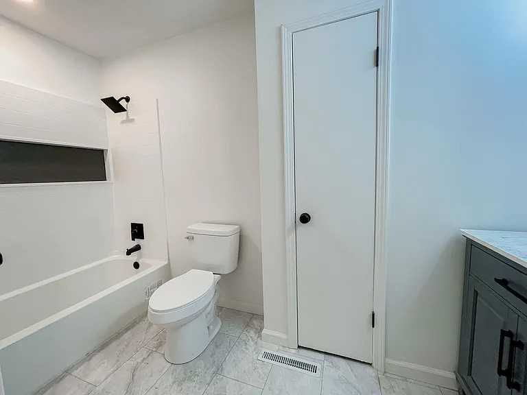 323 Forest Glen Rd - Photo 4 of 17