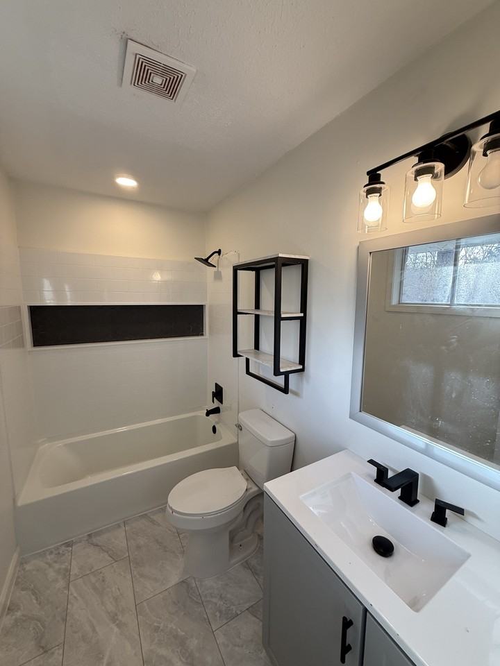 323 Forest Glen Rd - Photo 7 of 15