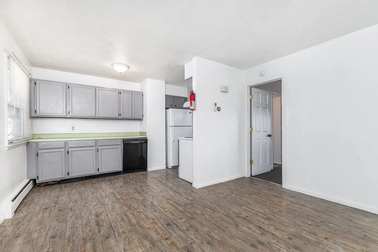 770 University Ave #6 - Photo 2 of 8