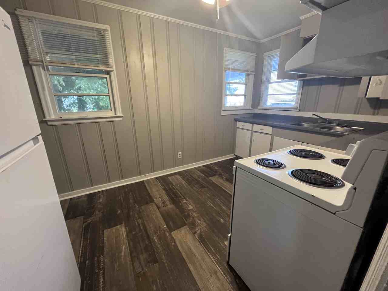 217 17th St N - Photo 3 of 9