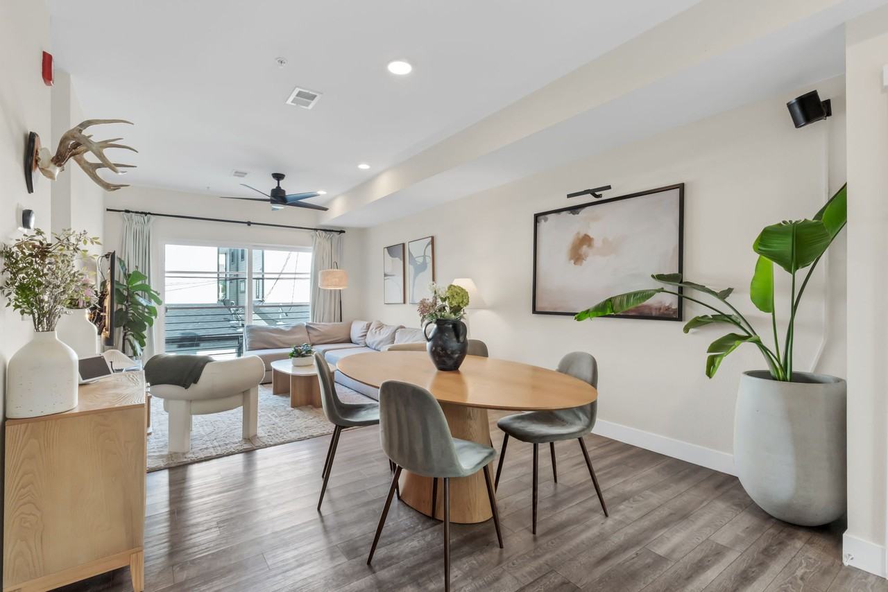 3221 W Conejos Pl - Photo 4 of 21