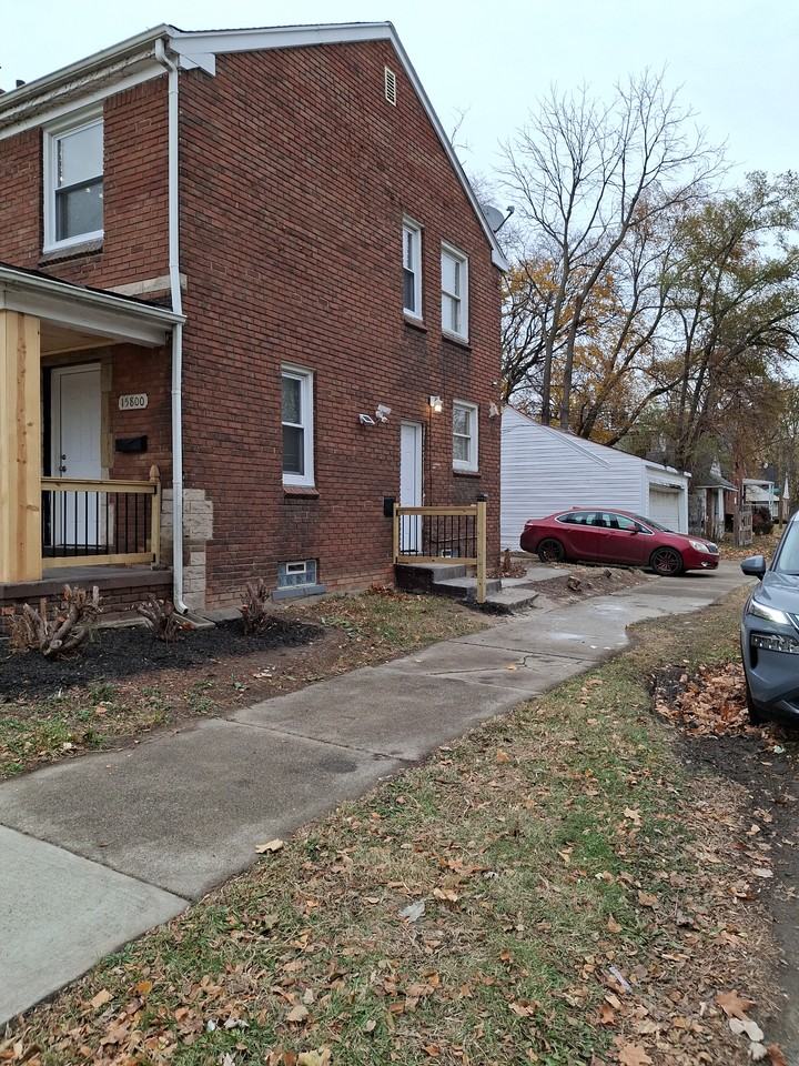 15800 Vaughan St - Photo 2 of 20