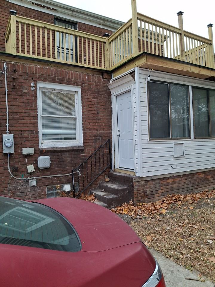 15800 Vaughan St - Photo 3 of 20