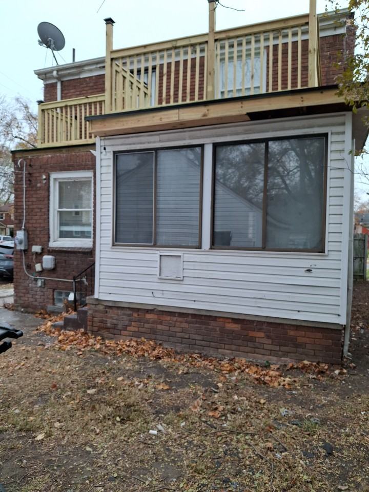 15800 Vaughan St - Photo 4 of 20