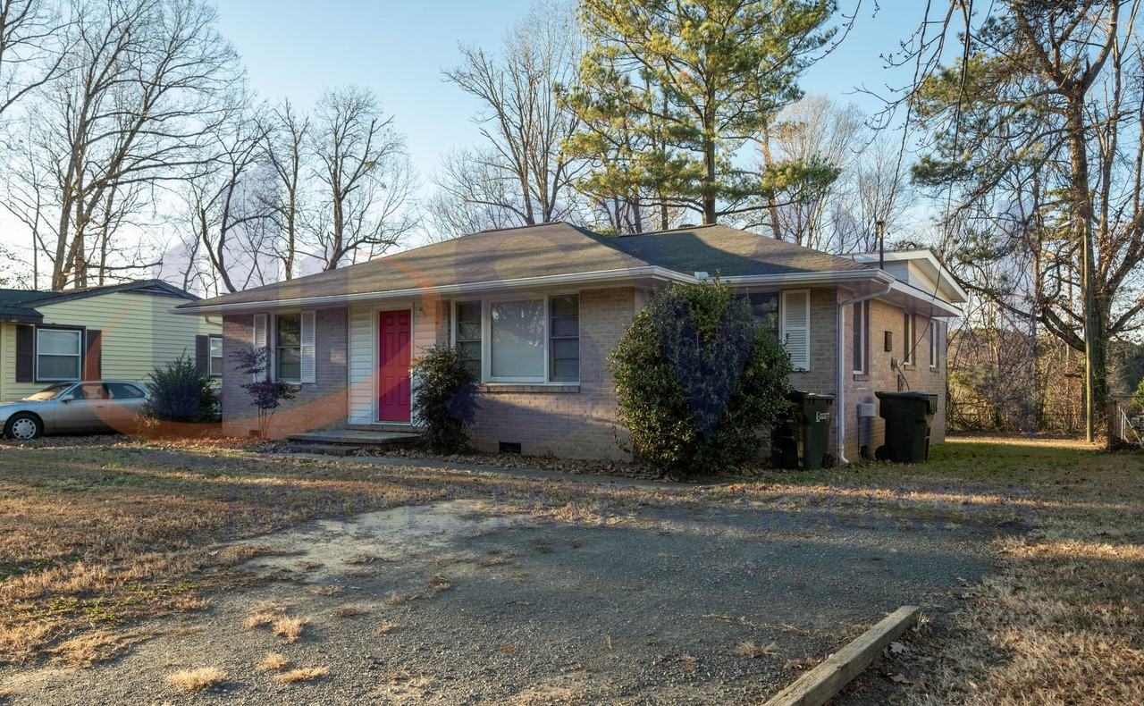 1111 Fiske St - Photo 2 of 14