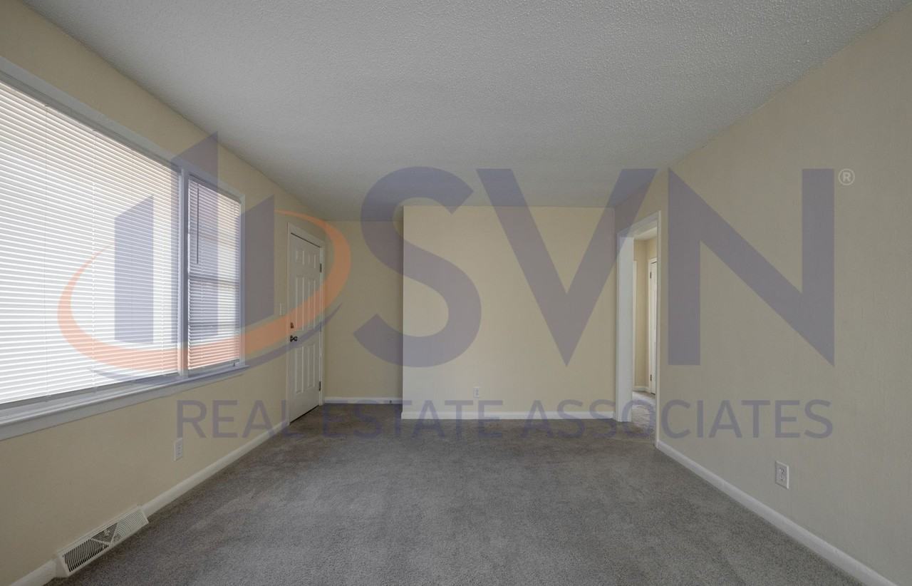 1111 Fiske St - Photo 7 of 14