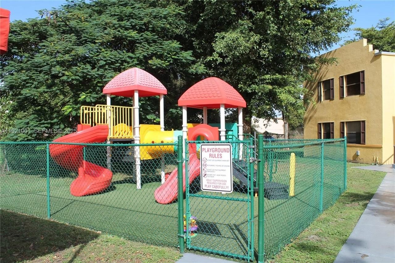 586 Nw 114th Ave #104 - Photo 5 of 26