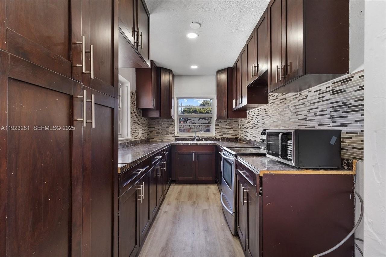 4030 Nw 1st Ave - Photo 5 of 27