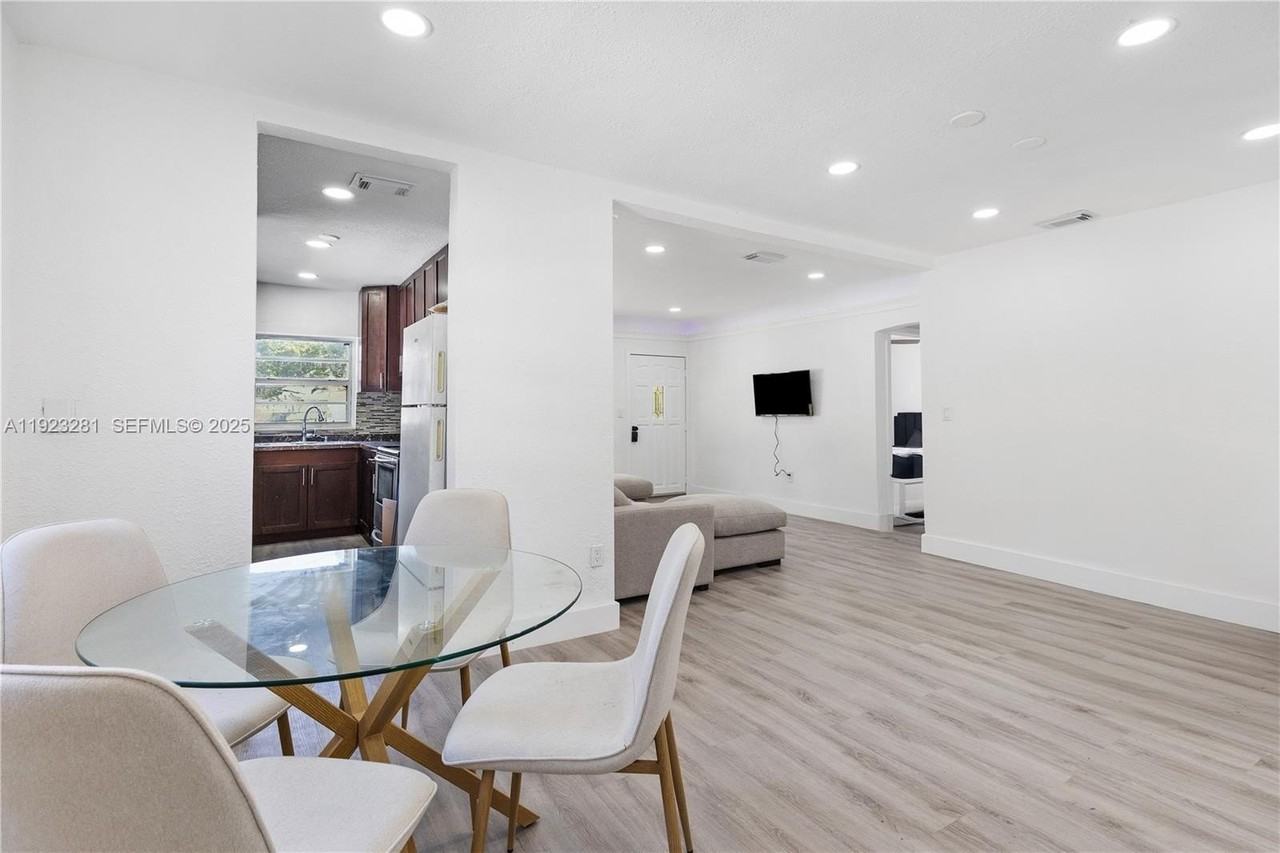 4030 Nw 1st Ave - Photo 7 of 27