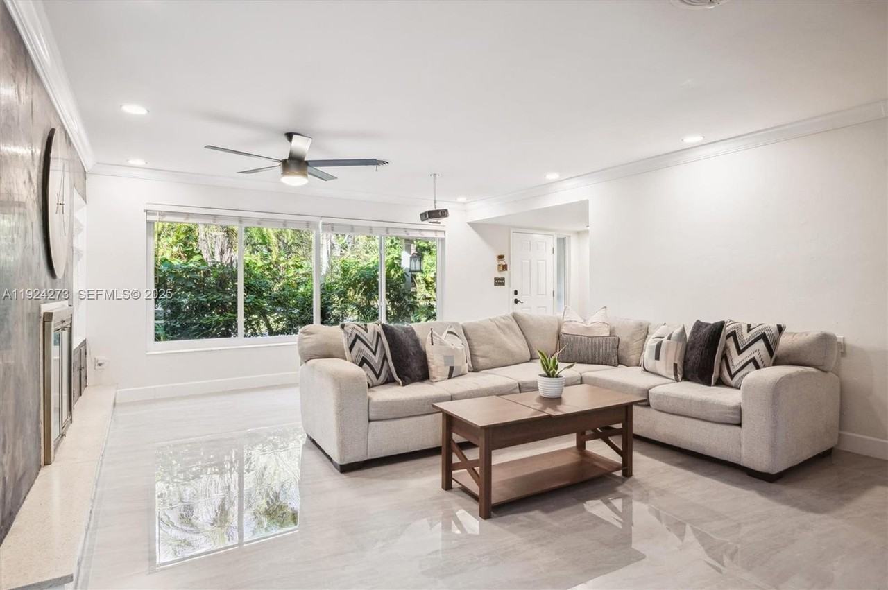 4316 Sw 6th St - Photo 2 of 24