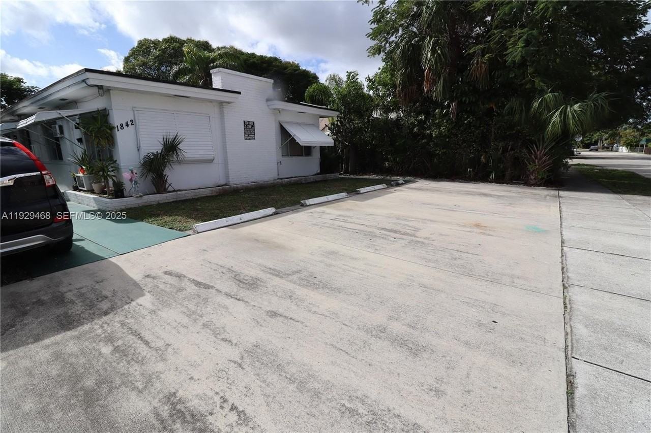 1842 Mckinley St #2 - Photo 7 of 21