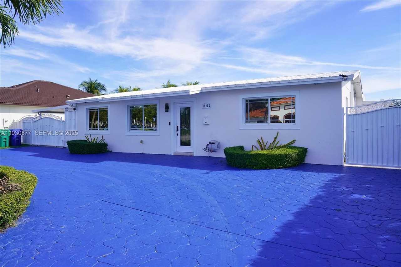 17135 Nw 87th Ave - Photo 2 of 25