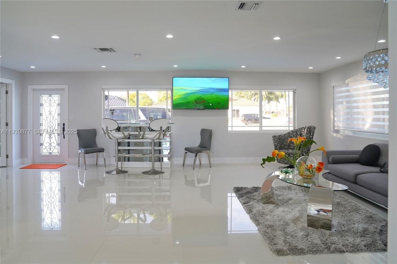 17135 Nw 87th Ave - Photo 6 of 25