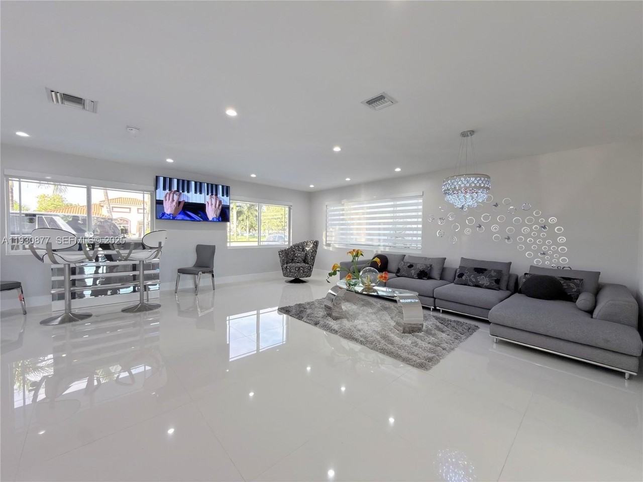 17135 Nw 87th Ave - Photo 7 of 25