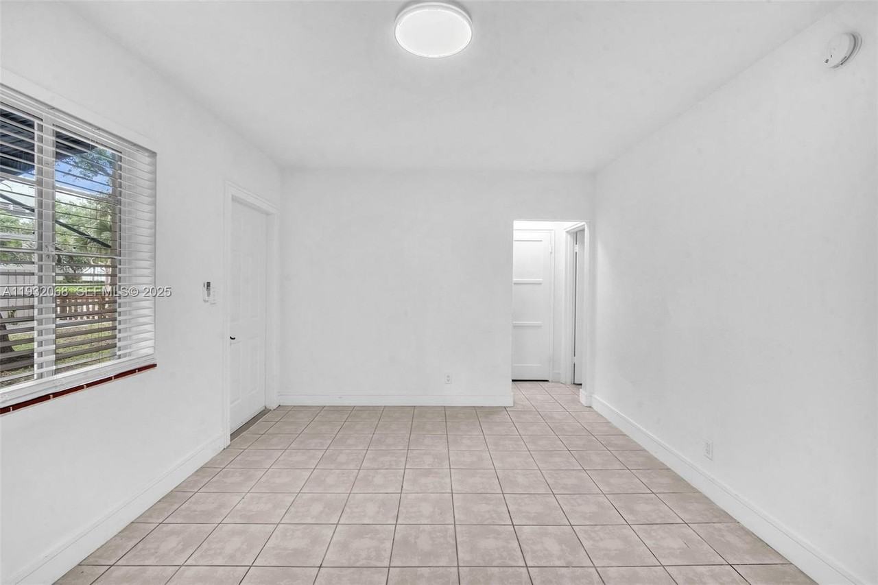 401 Se 14th Ct #3 - Photo 4 of 14