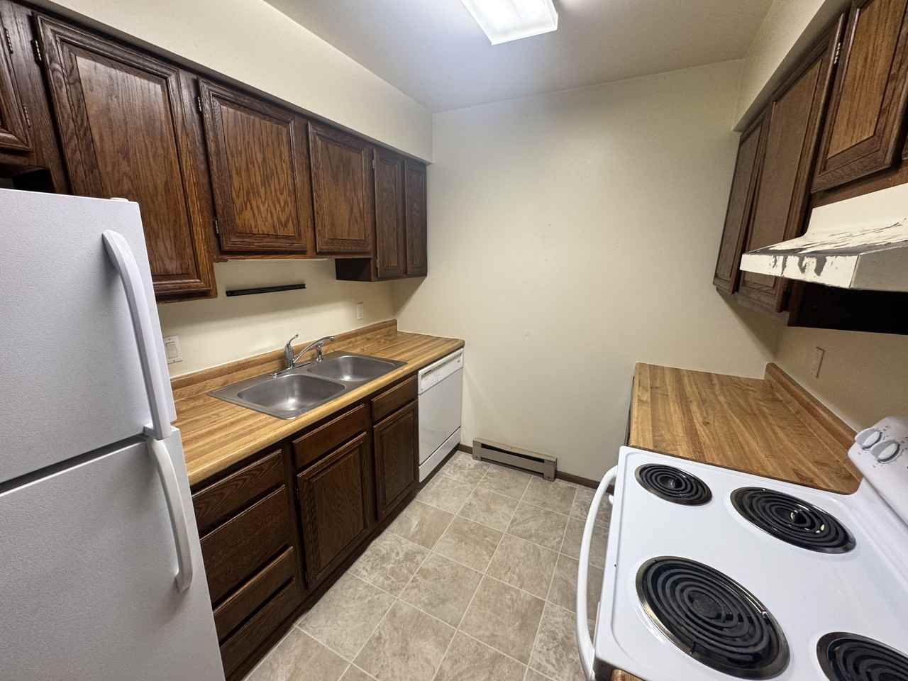 220 S 16th Ave #D - Photo 4 of 11