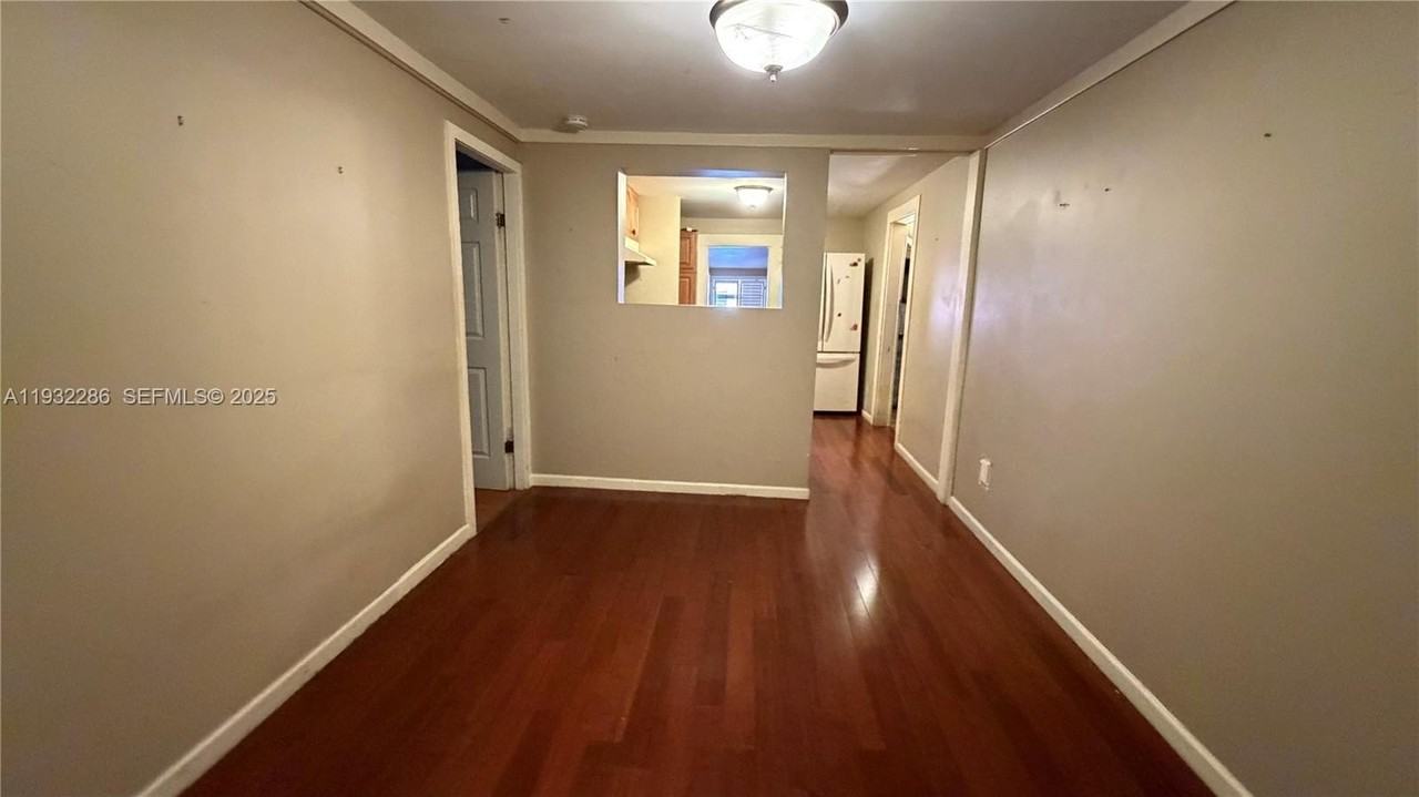 329 Ne 58th St #0 - Photo 5 of 22