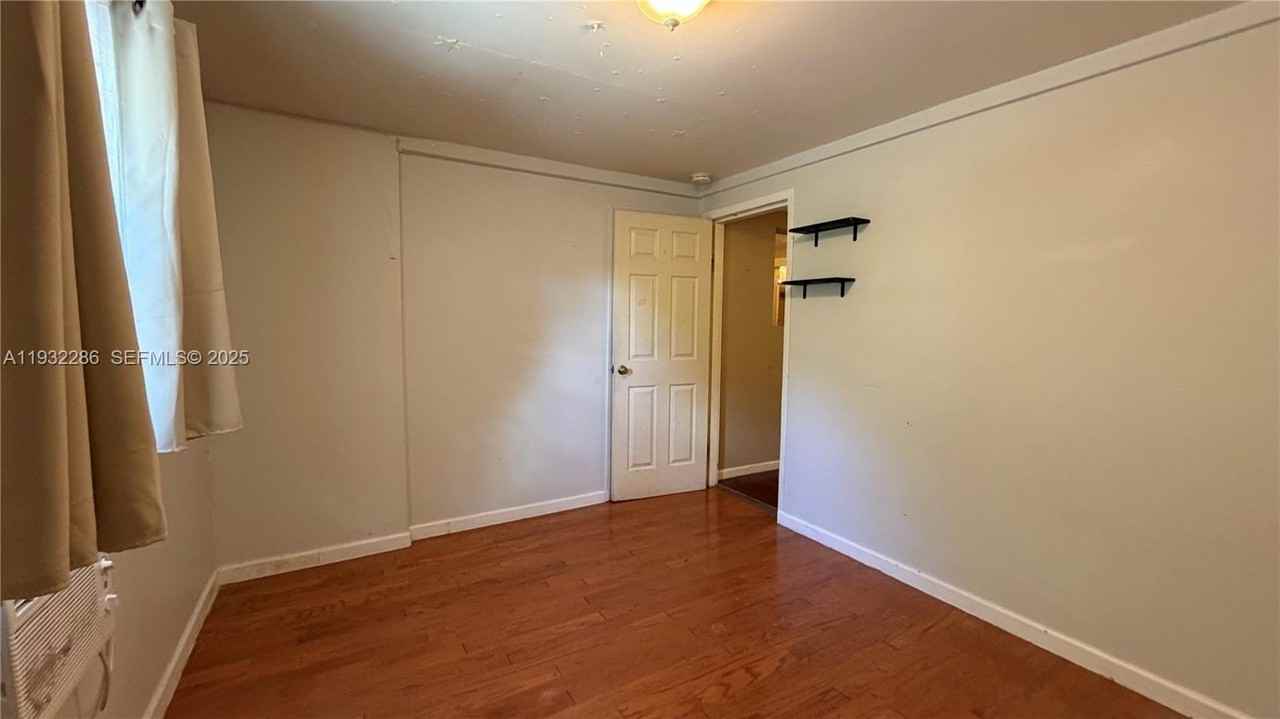 329 Ne 58th St #0 - Photo 6 of 22