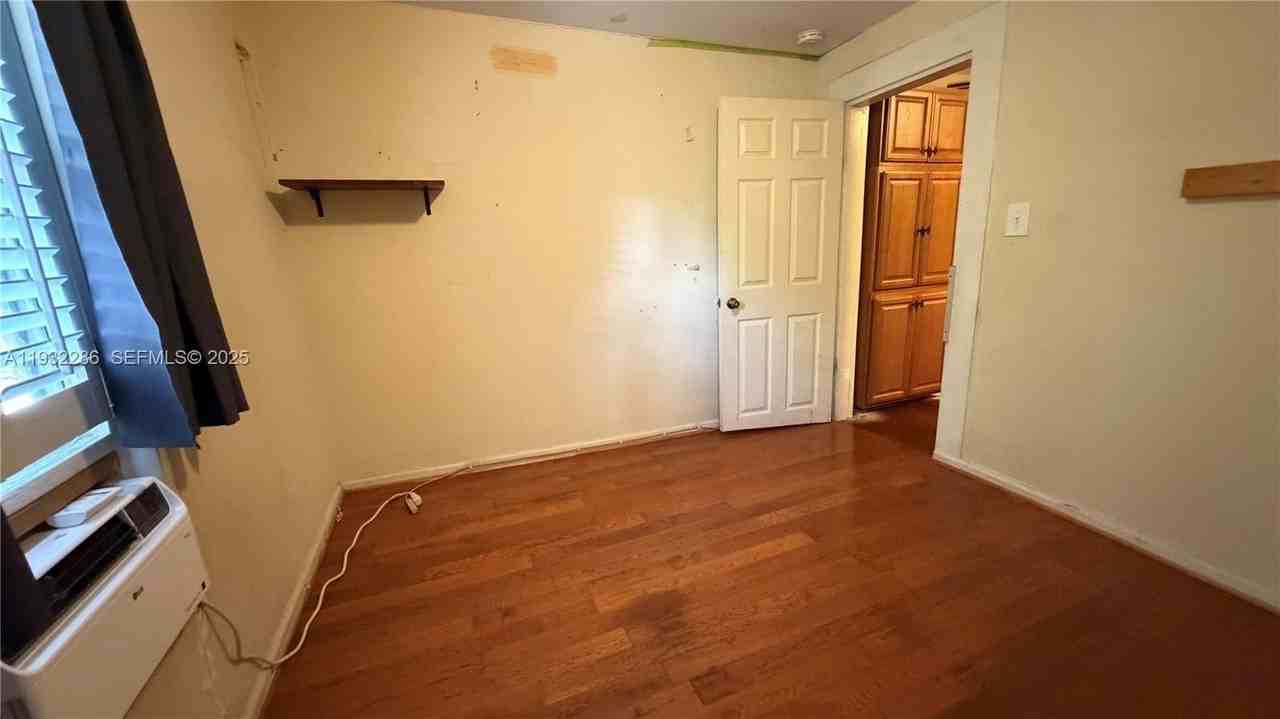 329 Ne 58th St #0 - Photo 7 of 22