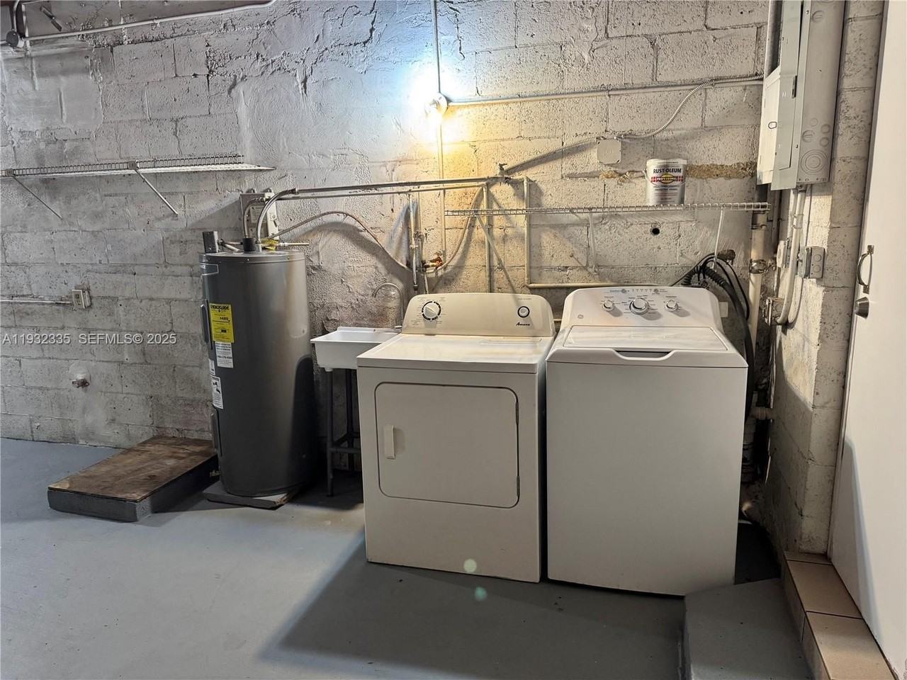 9111 Sw 20th St - Photo 5 of 11