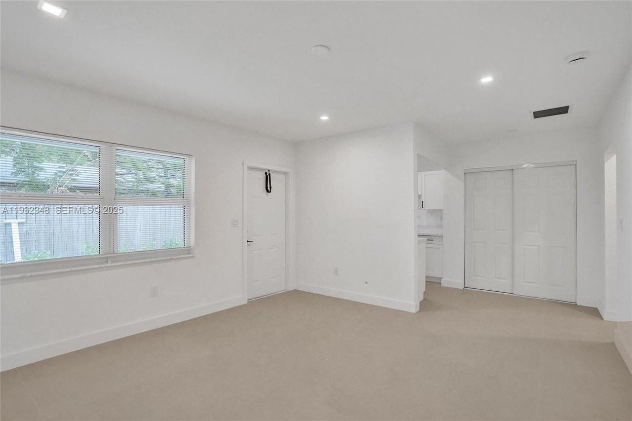 922 Nw 4th Ave #3 - Photo 6 of 18