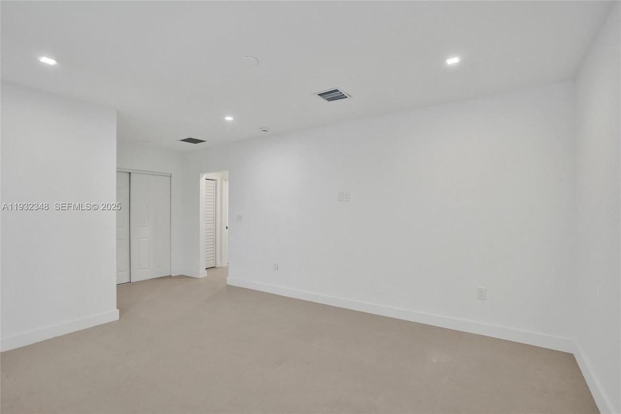 922 Nw 4th Ave #3 - Photo 7 of 18