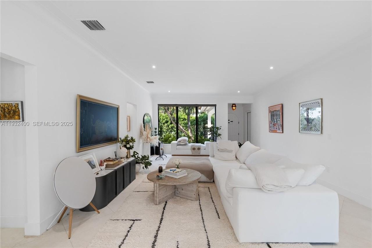 2489 N Meridian Ave - Photo 5 of 38