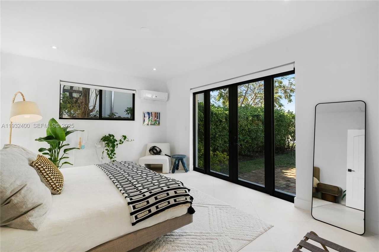 2489 N Meridian Ave - Photo 7 of 38