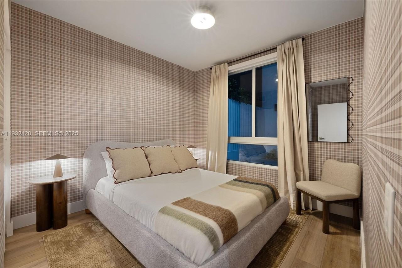 1542 Nw 2nd St #105 - Photo 2 of 15