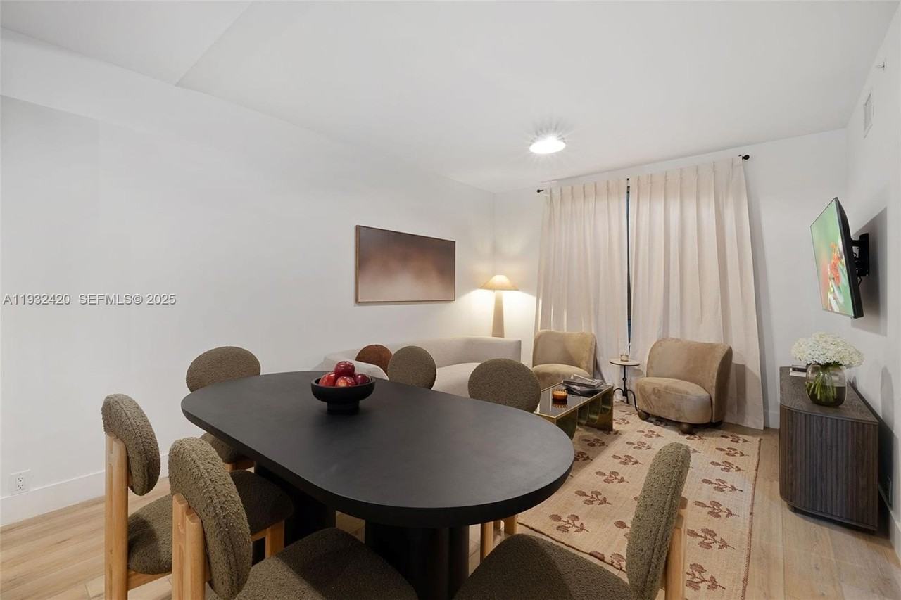 1542 Nw 2nd St #105 - Photo 3 of 15