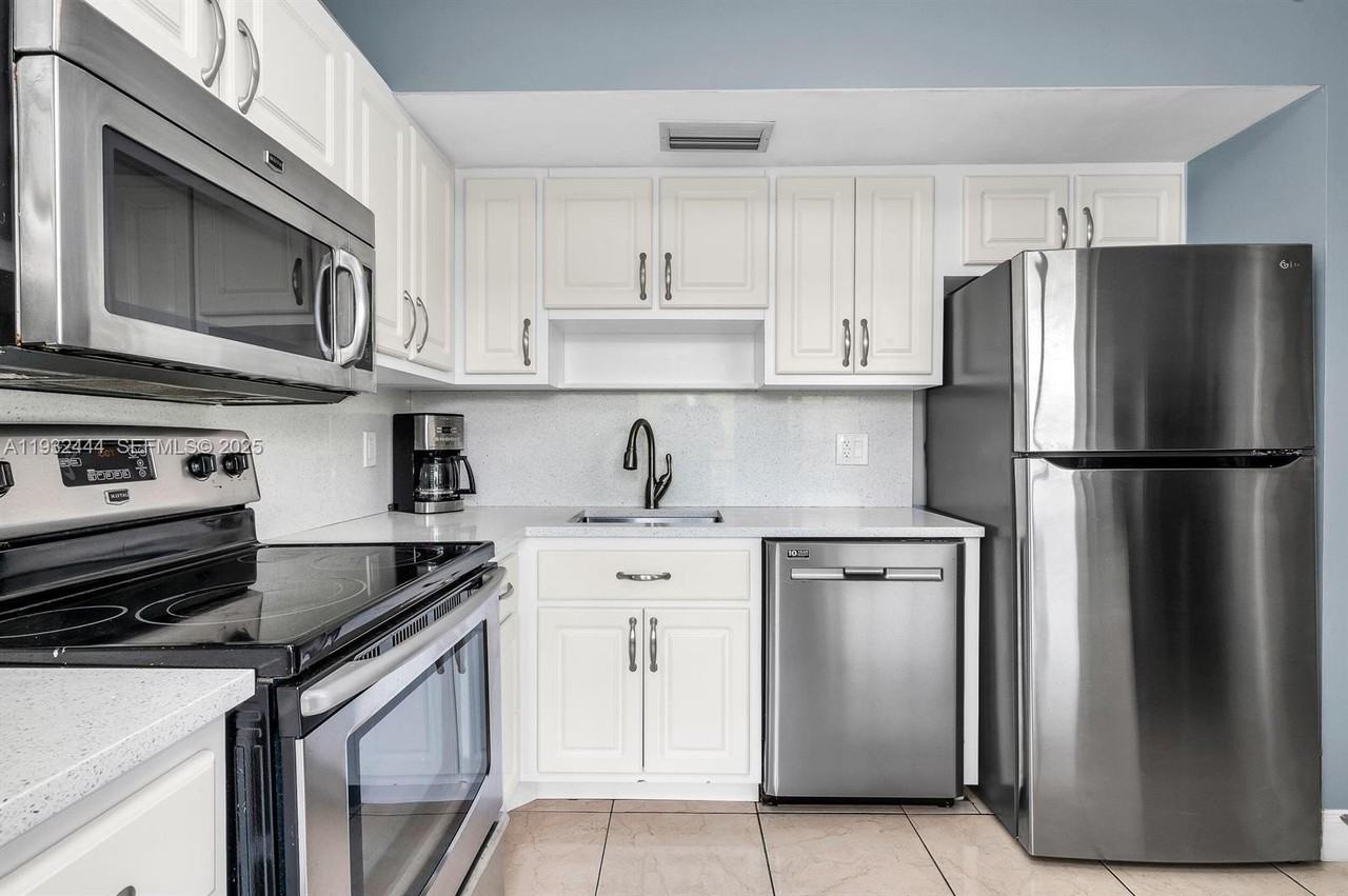 2800 N Palm Aire Dr #309