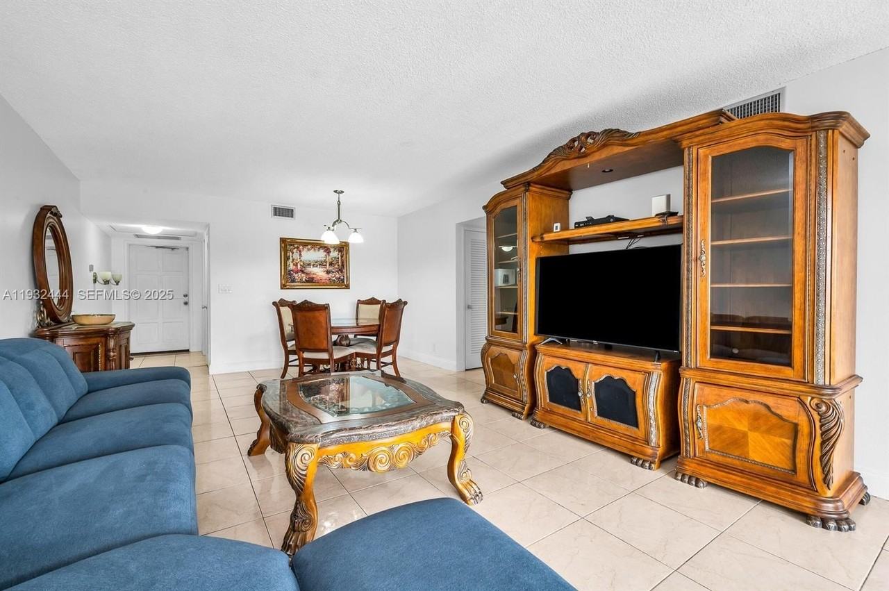 2800 N Palm Aire Dr #309 - Photo 4 of 15