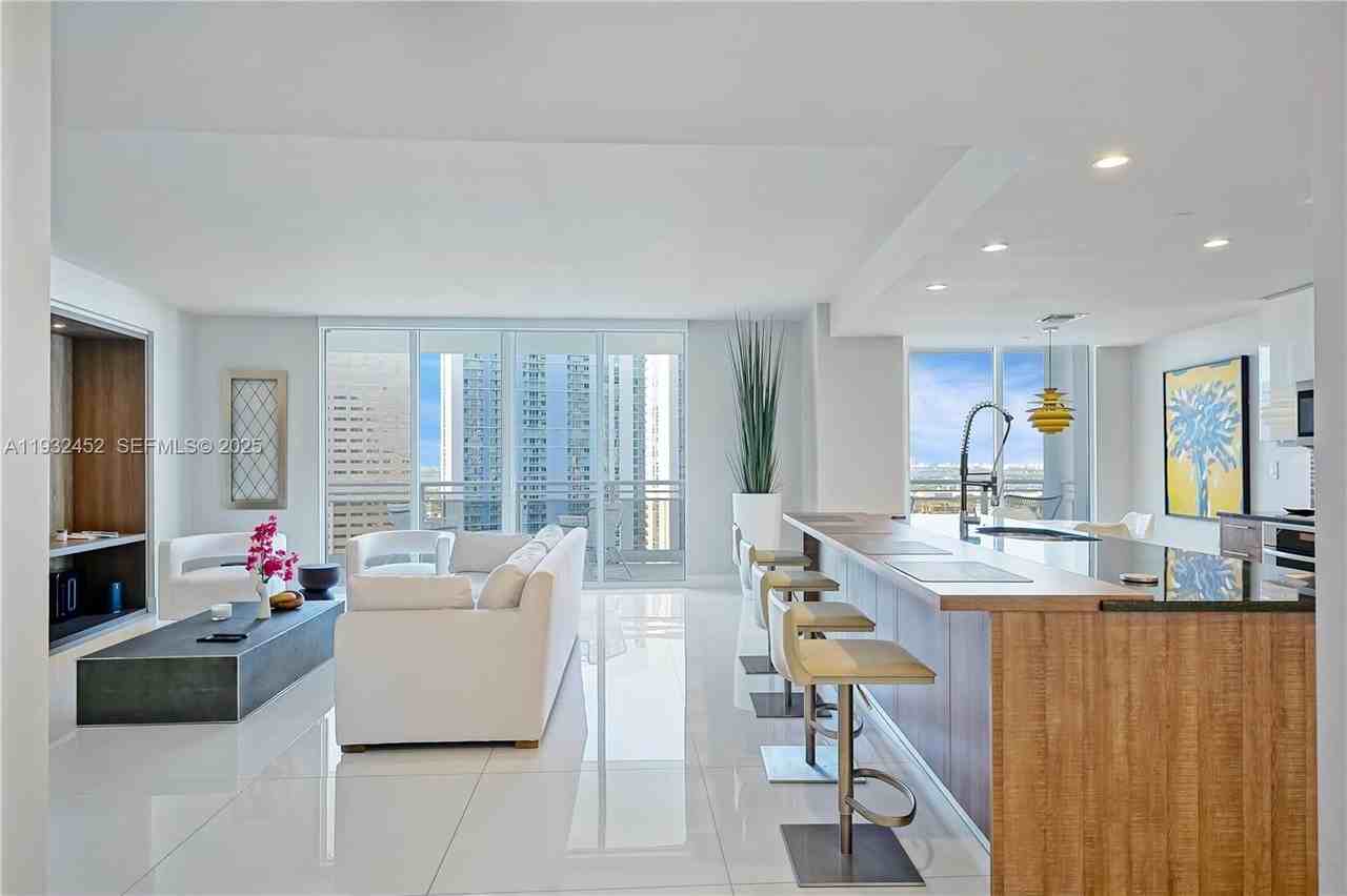 901 Brickell Key Blvd #2507 - Photo 4 of 31