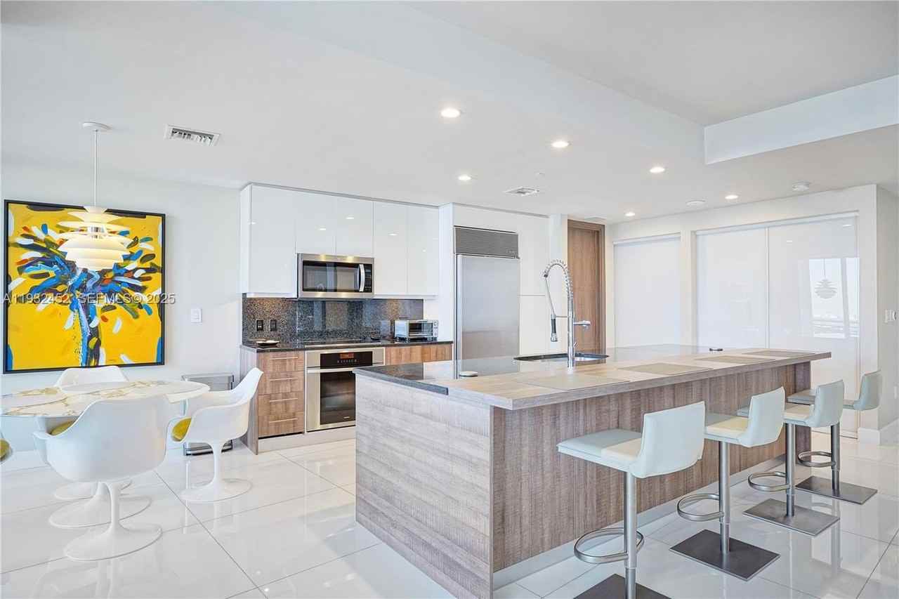 901 Brickell Key Blvd #2507 - Photo 7 of 31