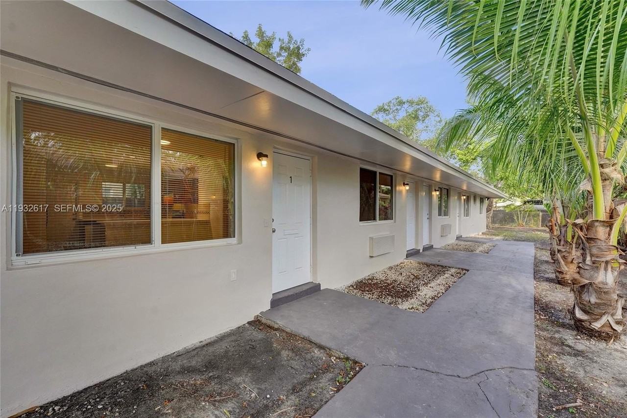 30 Sw 8th St #1 - Photo 3 of 50