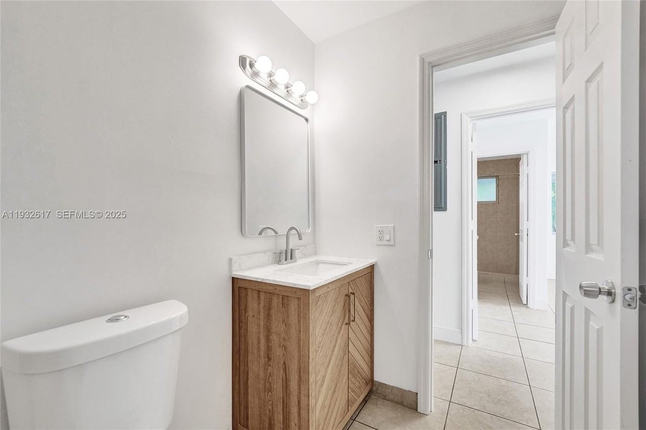 30 Sw 8th St #1 - Photo 4 of 50