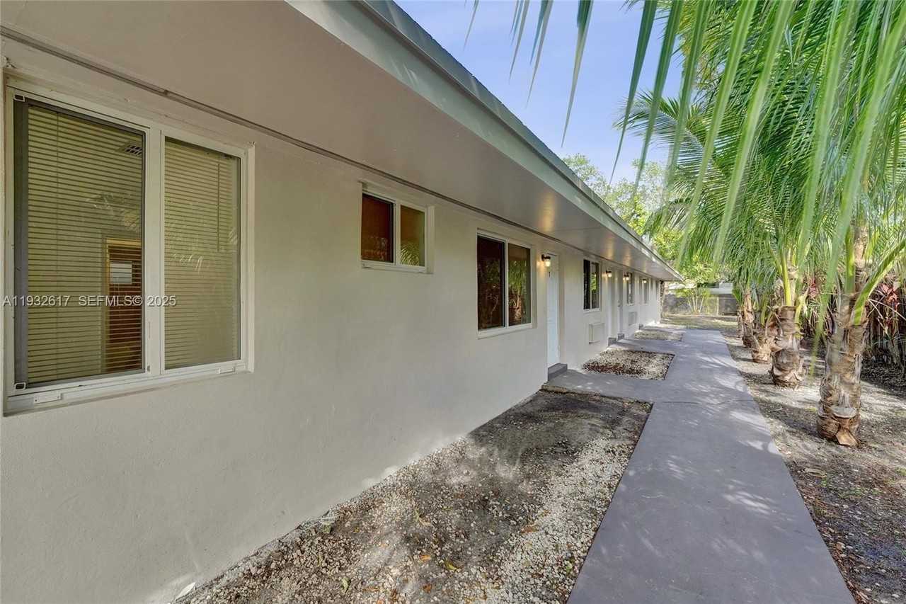 30 Sw 8th St #1 - Photo 5 of 50