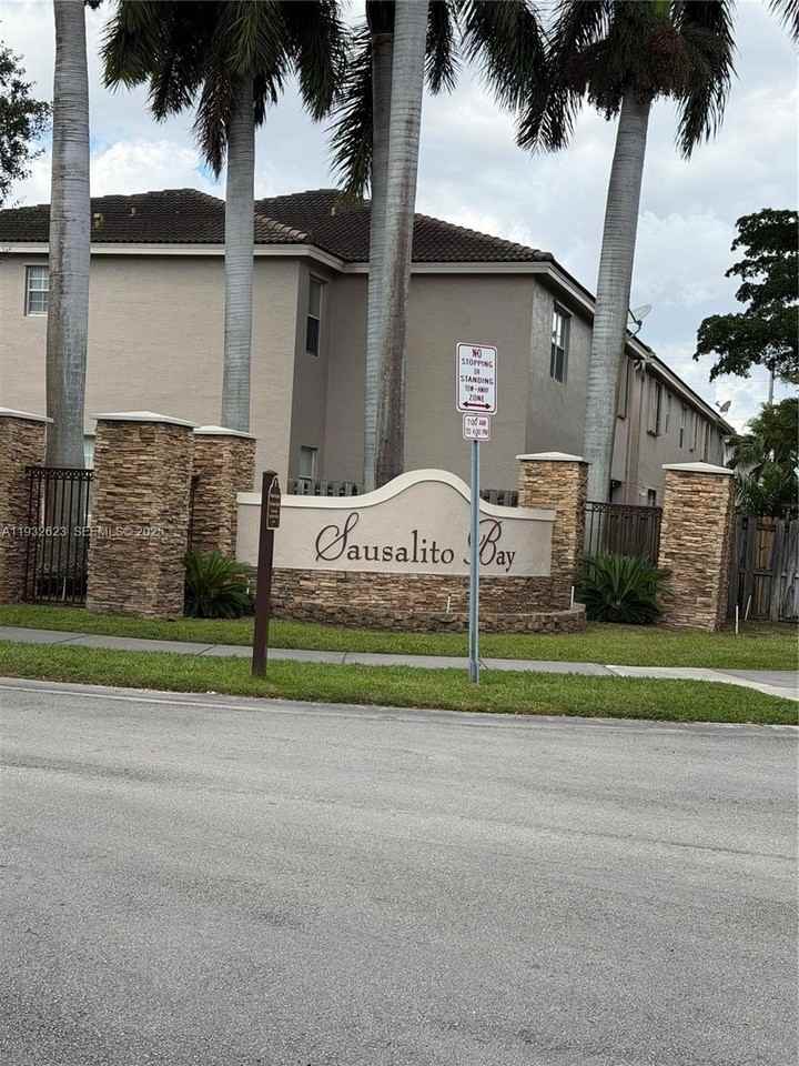 825 Sw 153rd Path #825 - Photo 3 of 16