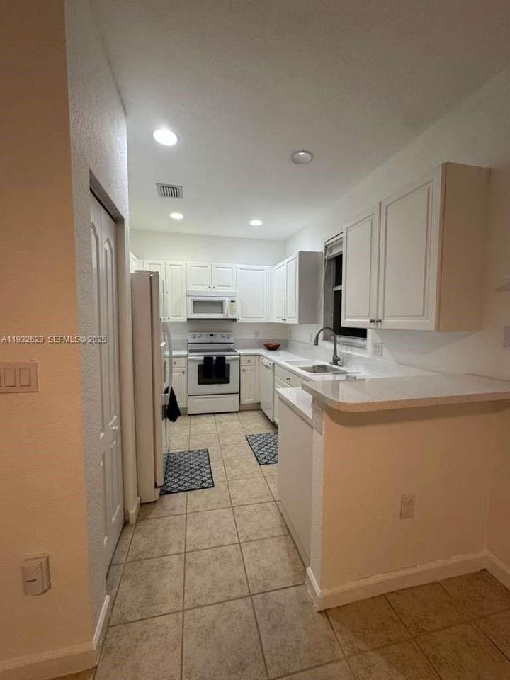 825 Sw 153rd Path #825 - Photo 6 of 16