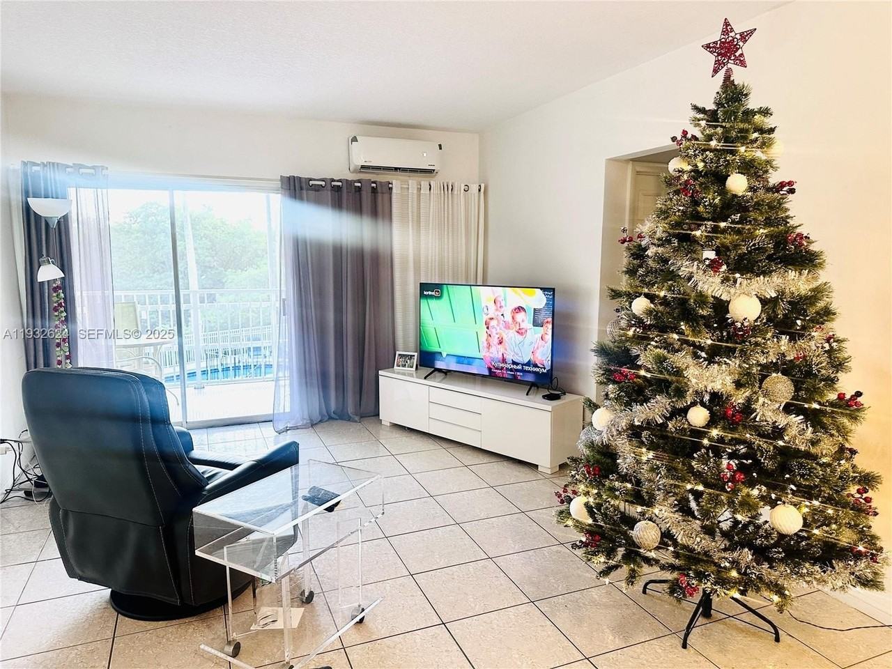 1560 Ne 127th St #203 - Photo 2 of 21