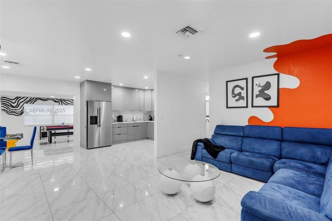 695 Ne 160th St #0 - Photo 6 of 34