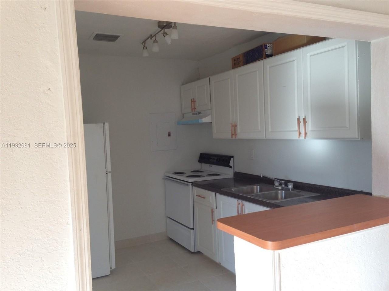 1480 Nw 51st St - Photo 6 of 6