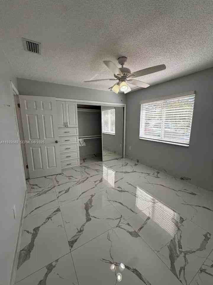 8701 Nw 109th Ter #0 - Photo 6 of 37