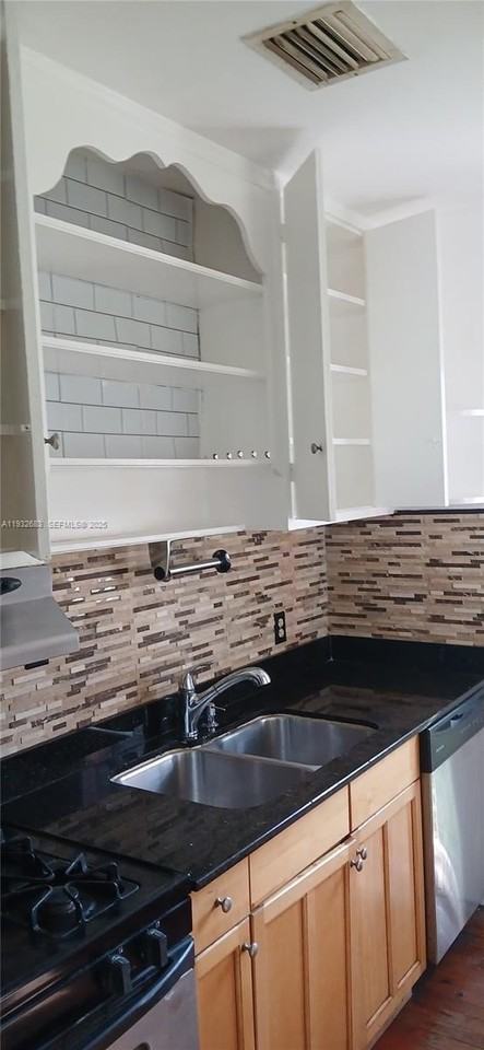 1836 Scott St #1836 - Photo 4 of 5