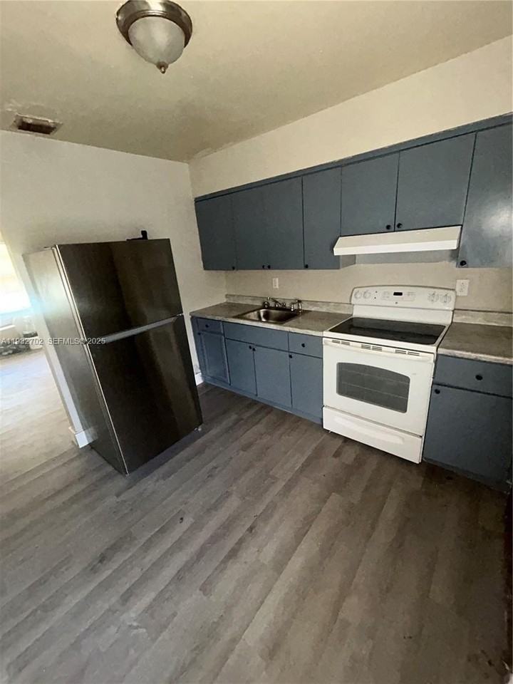 1180 Nw 64th St #B - Photo 2 of 5